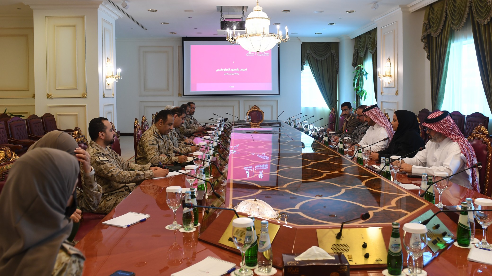 Director of the Diplomatic Institute meets Saudi military delegation